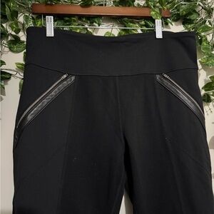 ATHLETA 💕Black Leggings with Zipper Accents XL